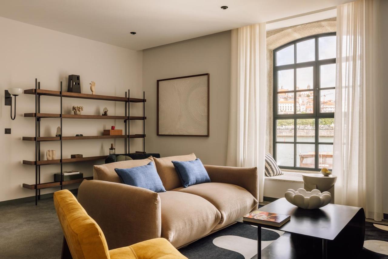 The Rebello Hotel & Spa - Small Luxury Hotels Of The World บีลาโนวาเดกายา ภายนอก รูปภาพ The living room of a two-bedroom apartment at The Standard East Village
