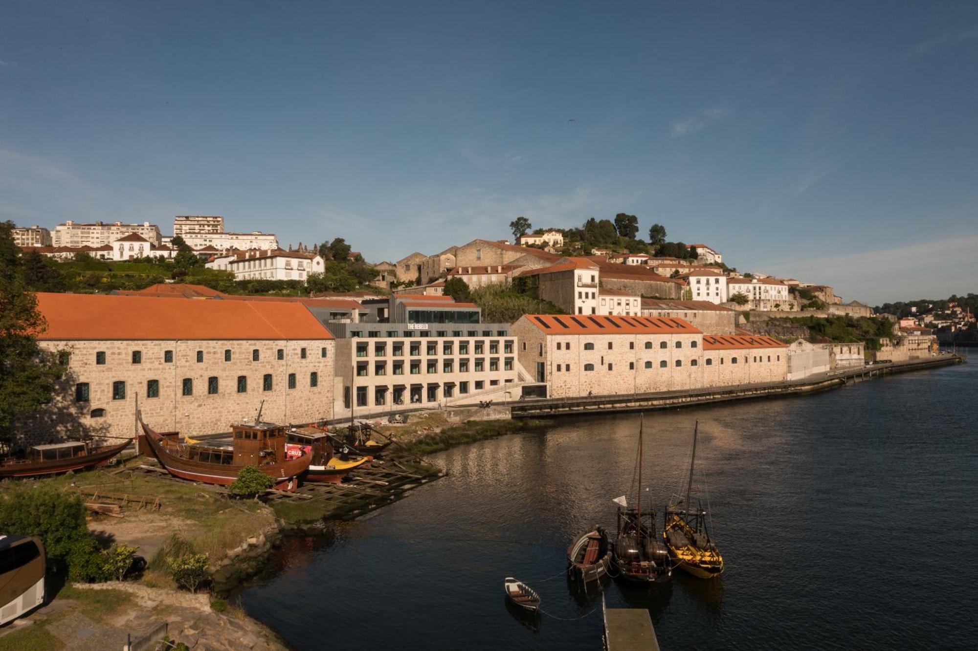 The Rebello Hotel & Spa - Small Luxury Hotels Of The World บีลาโนวาเดกายา ภายนอก รูปภาพ The port of Corme