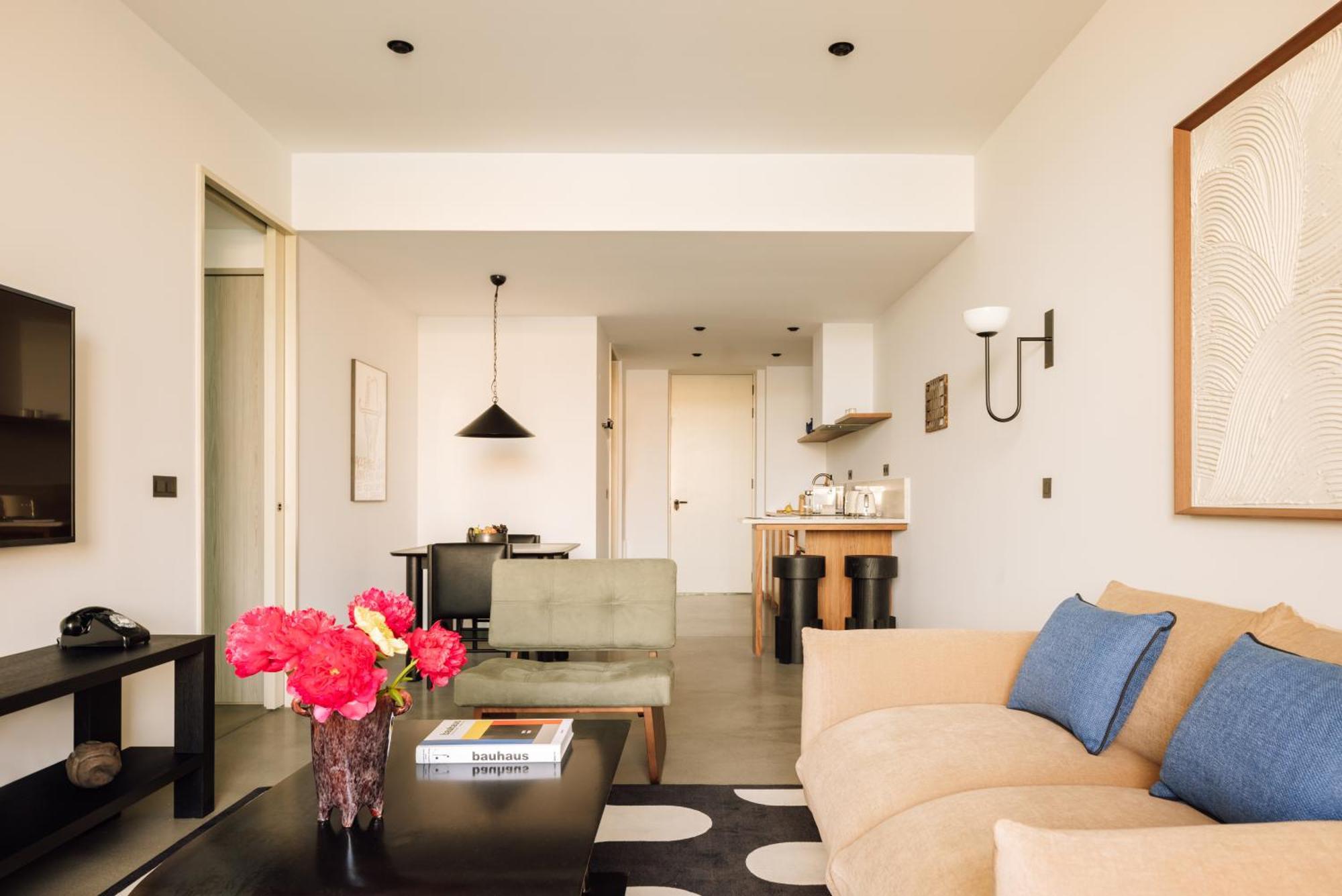 The Rebello Hotel & Spa - Small Luxury Hotels Of The World บีลาโนวาเดกายา ภายนอก รูปภาพ A living room at the Standard East Village