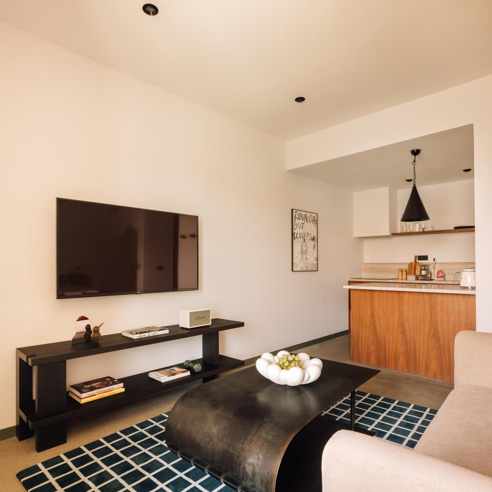 The Rebello Hotel & Spa - Small Luxury Hotels Of The World บีลาโนวาเดกายา ภายนอก รูปภาพ A typical apartment at the Standard East Village