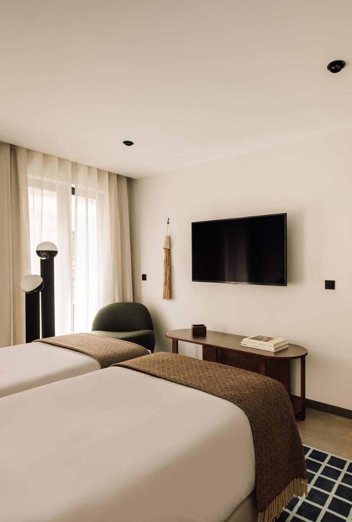 The Rebello Hotel & Spa - Small Luxury Hotels Of The World บีลาโนวาเดกายา ภายนอก รูปภาพ A television mounted on a wall